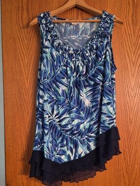 Madison & Berkeley Assymetrical Leaf Design Top Sz XL